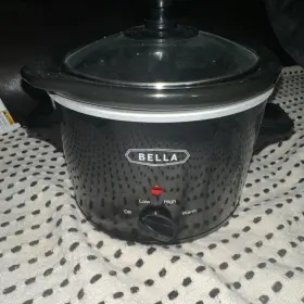 13939 Bella 1.5 Quart Black Electric Slow Cooker Glass Lid Model 3 Settings
