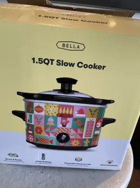 Hl9175845 Bella 1.5 Quart Slow Cooker Stoneware Crock Pot- Christmas. New Cute