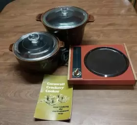 27-734 Cornwall Vtg Cornwal Crockery Cooker Set Hot Plate 2 Pots With Lids And Cookbook