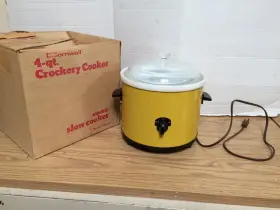 2844-03 Cornwell New Vintage Cornwall Yellow 4 Quart Crock-pot Slow Cooker Milk Glass Pot Usa
