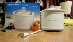 1515 Crock-pot White 1 Quart Slow Cooker 60 Watts 128 V Tested Works