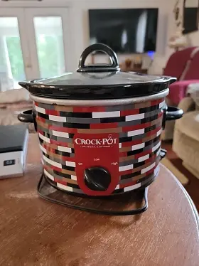 Scr250-urc Crock-pot Slow Cooker 2.5 Quart Red Black White Tan Gray Plaid