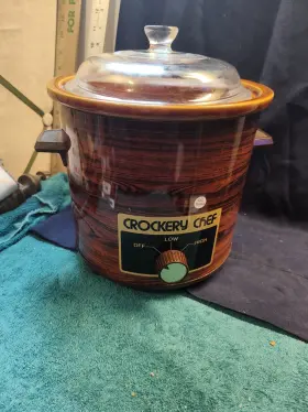 1015 Crockery Chef 1031/1015 Vintage Crock Pot 3-1/2 Quart Wood Grain With Glass Lid
