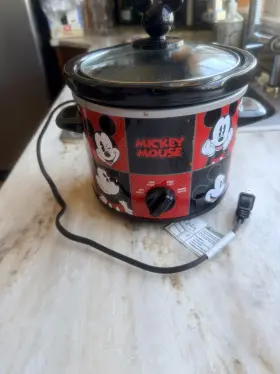 Disney Dlsc-150 Mickey Mouse 1.5 Quart Slow Cooker Black/red Keep Warm 4 Settings