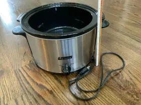E81296 Everstar Enamel Crockpot Slow Cooker Simple Three Setting Food Steamer Vintage