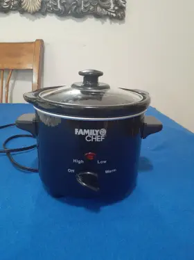 060977 Family Chef Small Slow Cooker Pot