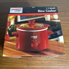 V-108316 Family Chef Slow Cooker 1.5 Quart Crock Pot Small Size Red Stoneware Brand New