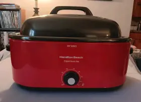 32231 Hamilton Beach Red And Black 22 Quart Electric Roaster
