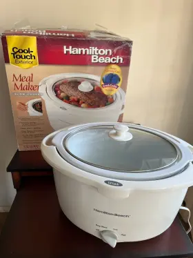 33740w Hamilton Beach Meal Maker 4 1/2 Quart Slow Cooker With Insulated Carrying Case 33740w Hamilton Beach Meal Maker 4 1/2 Quart Slow Cooker With Insulated Carrying Case