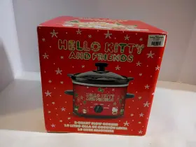 9198696 Hello Kitty And Friends Slow Cooker 2 Quart Crock Pot Holiday Christmas Crockpot New