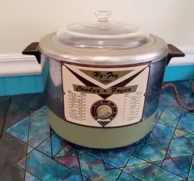 M-200 Hyfry Vintage Combo Slow Cooker / Deep Fryer - Green Still Works