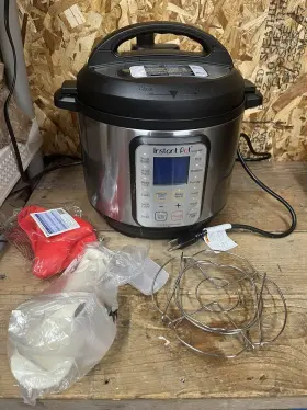 Instant Pot 696568413521 Multi Use Programmable Pressure Cooker 6 Qt