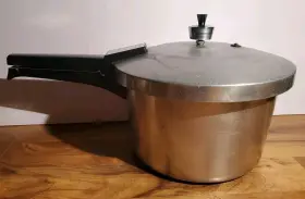 620-46431 Maid Honor 05186 Vintage Sears Of 4 Quart Pressure Cooker