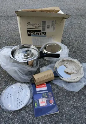 18101 Manttra New Stainless Steel Pressure Cooker Pan 6 Quart