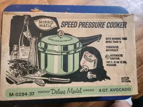 M-0294-37 Mirro-matic Nos Sealed Box Avocado Green 1974 Speed Pressure Cooker Deluxe Model
