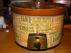 86-46352 Montgomery Ward Vintage 5 1/2 Quart Crock Pot Excellent Condition. Works