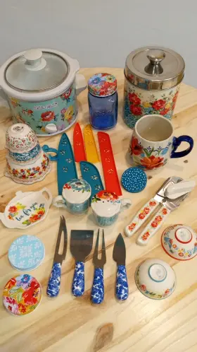 Pwa136211223002 Pioneer Woman Huge Kitchen Lot- Slow Cooker Canister Measuring Cups Mug Bowls
