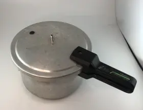 0124001 Presto Vintage Pressure Cooker 4 Quarts #0124001