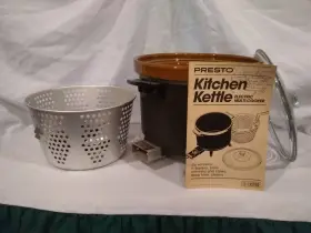 06001 Presto Vintage Kitchen Kettle Multi-cooker/steamer Very Good Condition