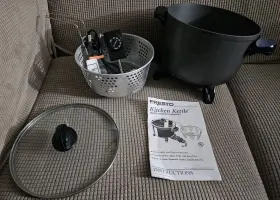21-643 Presto 6 Quart Kitchen Kettle Bk Multi-cooker/steamer Heat Control Glass Top Teflon 21-643 Presto 6 Quart Kitchen Kettle Bk Multi-cooker/steamer Heat Control Glass Top Teflon