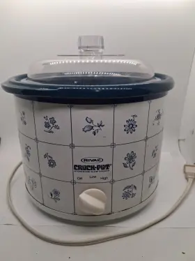 2090322 Rival Vintage 3120 Crock Pot Stoneware Slow Cooker 2.5 Quart Usa Blue White Floral