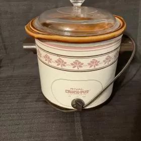 3150 Rival 3510 Vintage Crock-pot Slow Cooker 3150/2 Made In Usa Beige 3.5 Quart 3150 Rival 3510 Vintage Crock-pot Slow Cooker 3150/2 Made In Usa Beige 3.5 Quart