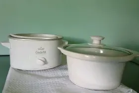 3724 Rival Small White Stoneware Elctric Crock Pot With Lid