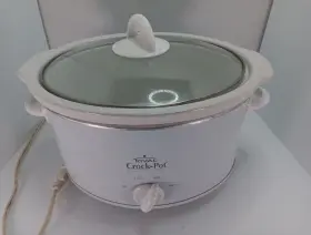 3725 Rival 2.5 Quart Crock-pot/ Slow Cooker Model# 3725. White With Lid And Inside Base