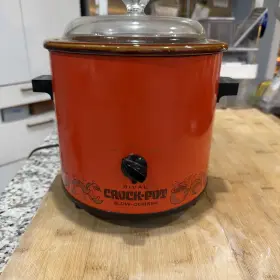 3806701 Rival Vintage Crock Pot / Slow Cooker 3.5 Quart Orange Red W Lid 3100/2 Vtg