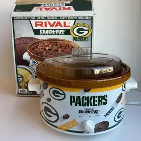 449-863 Rival Vintage Crock Pot 4 Quart Slow Cooker Green Bay Packers Football 3104 Box