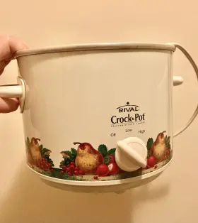 G07949 Rival 50301 Vtg Crock Pot 2 Quart Tested Model Slow Cooker Fruit Design #3 G07949 Rival 50301 Vtg Crock Pot 2 Quart Tested Model Slow Cooker Fruit Design #3