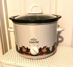 G07949 Rival 50301 Vtg Crock Pot 2 Quart Tested Model Slow Cooker Fruit Design G07949 Rival 50301 Vtg Crock Pot 2 Quart Tested Model Slow Cooker Fruit Design