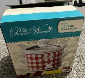 Pwsc1.5rd The Pioneer Woman Gingham 1.5 Quart Slow Cooker Red/white 3 Settings Keep Warm