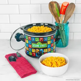 Uncanny Brands 313031939929 Multi-colored Sesame Street 2-quart Slow Cooker