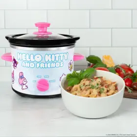 Uncanny Brands 840790141176 Hello Kitty And Friends 2 Quart Slow Cooker - Cook With