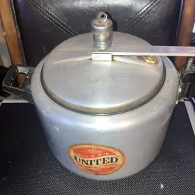 2347 United Vintage Pressure Cooker 5 Litre Cast Aluminum