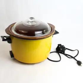 38032 Wear Ever Vintage Model Slow Cooker Yellow 3.5 Quart