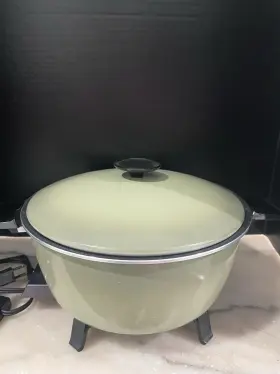 13366 West Bend Vintage Westbend Avocado Green 1974 Slow Cooker