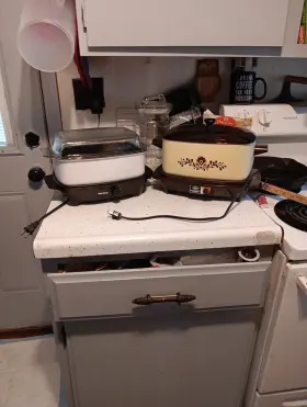 84086 West Bend Slow Cooker 6 Quart &4 W Griddles And Lids Both Work Have Wear