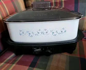 West Bend #84624k Excellent Vintage Slow Cooker 4 Quart With Plastic Lid Flowers O