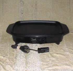 84694 West Bend 4 Or 6 Quart Slow Cooker Replacement Power Base Griddle / Cord Usa