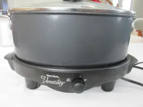 84716 West Bend Versitility Oval Slow Cooker 6 Quart Gray/black Non Stick Model #84716
