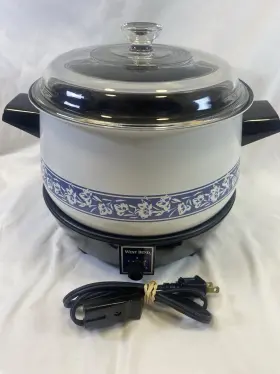 84884 West Bend Vintage Westbend Slow Cooker / Crock Pot 4 Quart Floral Works 200w Blue Flower