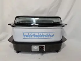 9142 West Bend Vintage 4 Quart Slow Cooker Set Geese Pattern Grey Glass Lid
