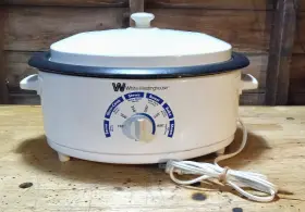 Wwor6 Westinghouse Vinatge White Six-quart Oval Roaster