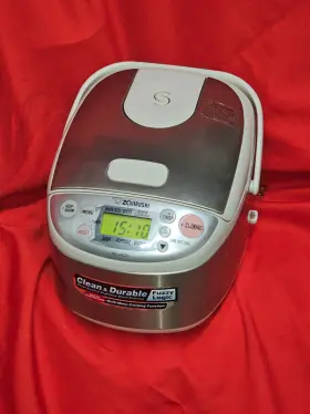 Ns-lac05 Zojirushi Rice Cooker And Warmer