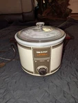 Robeson Sim Pot Crock Model Number 1304 Excellent Condition & Works. Fixed Price $59.99.