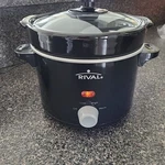 Rival 2-QT. Slow Cooker, Model #MD-YHJ20DB Black Very Good. Fixed Price $15.00.