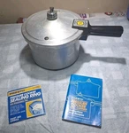 Presto Stainless Steel Quart Pressure Cooker Model 0121004 W/ Jiggler. Fixed Price $29.99.