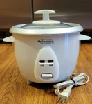 Kitchen Gourmet RC-3 Electric Rice Cooker 3-CUP White 300W Steam Aluminum. Fixed Price $10.00.